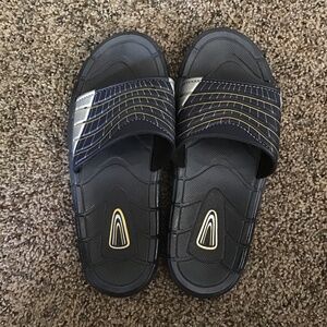 Boy’s Navy Blue Athletic Slides Sz 4/5